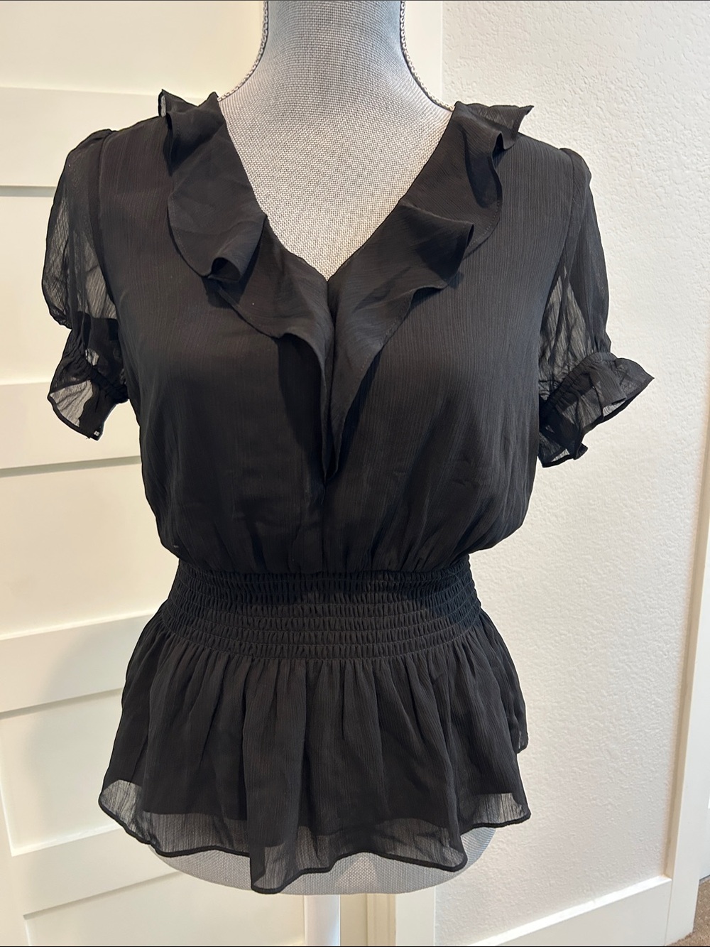 Everleigh Women's Black Ruffle V-Neck Peplum Top